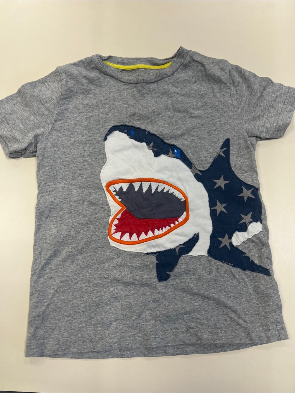 Mini Boden Grey Shark Applique Tee with Navy Star Detail size 6-7
